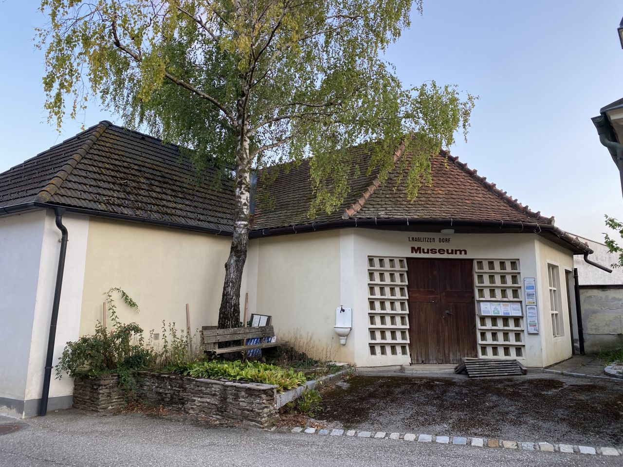 Dorfmuseum Raglitz, Außenansicht (© Museumsmanagement Niederösterreich)
